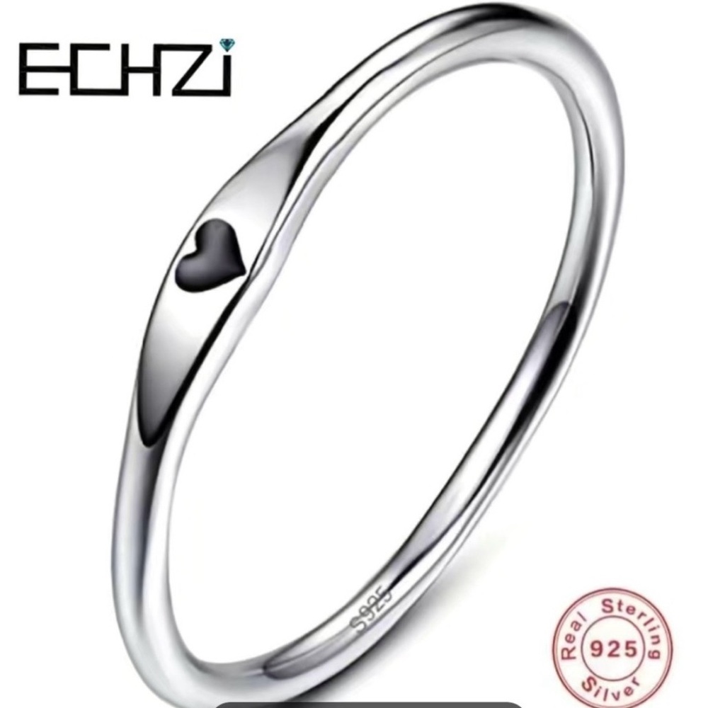 NWT 🖤 DAINTY .925 STAMPED STERLING SILVER RING WITH CARVED HEART & BOX Size 7 - Picture 2 of 12
